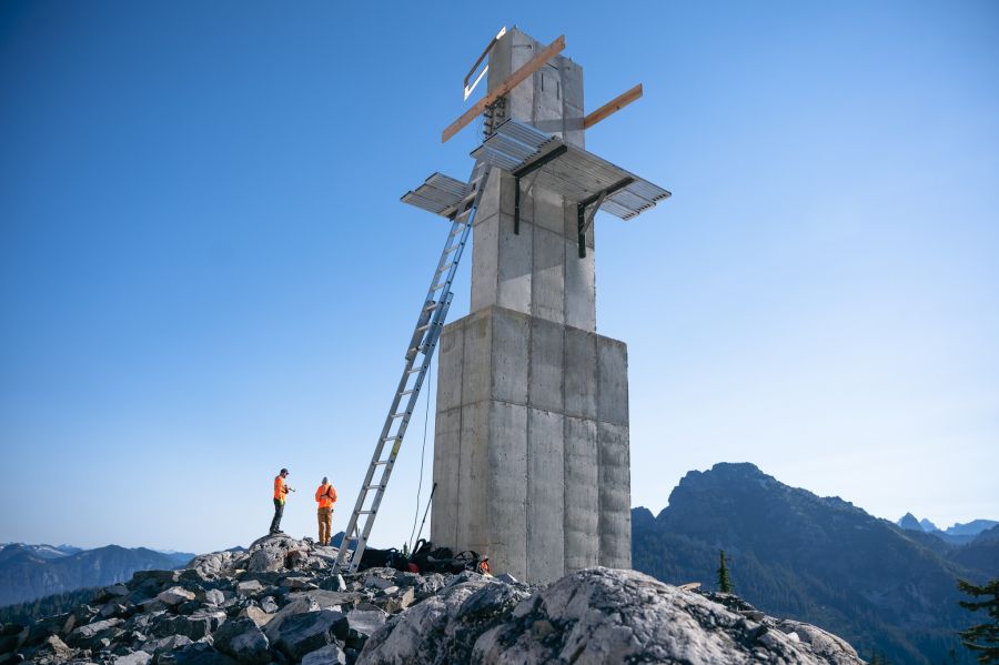 Summit at Snoqualmie / Alpental: 13 lift towers in place for the new International Chair
